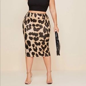 *NEW* Plus Allover Print Pencil Skirt